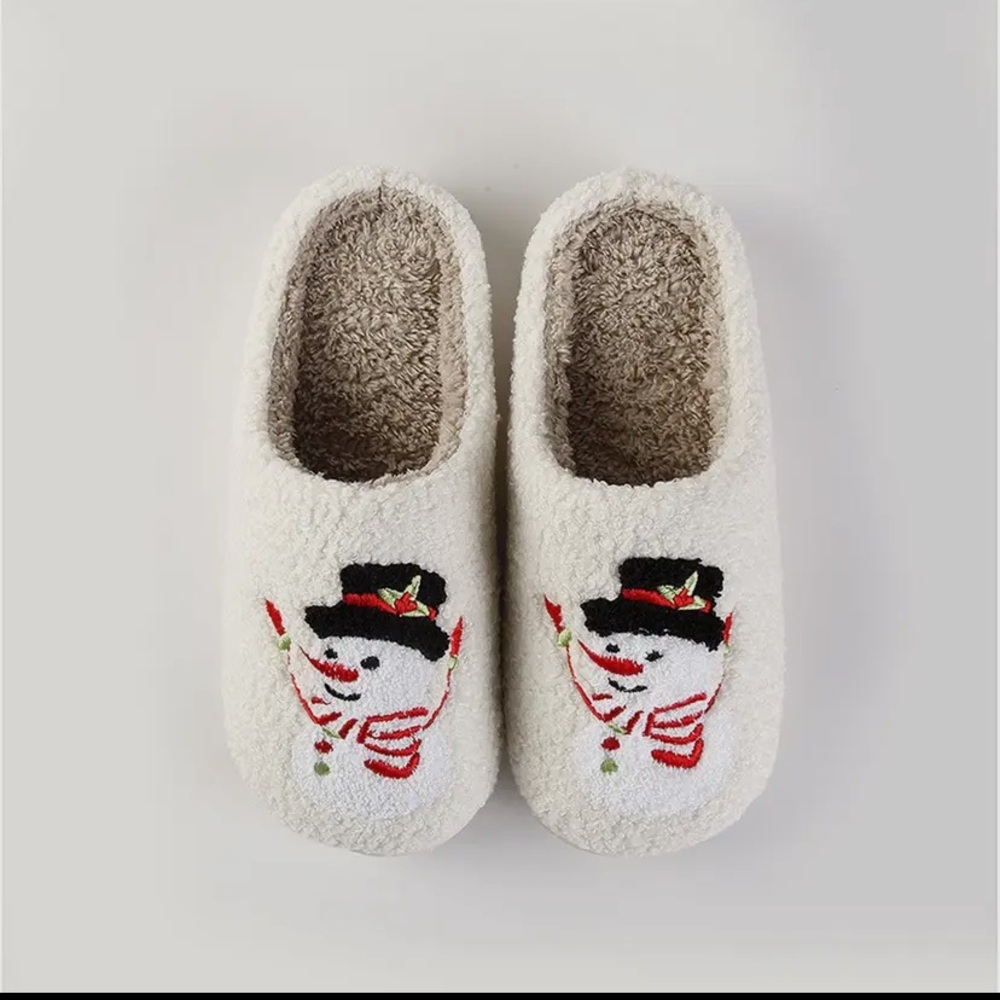 NWT Snowman Slippers